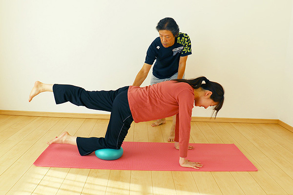 富士市ヨガ・パーソナルトレーニングのオリヴィンのパーソナルトレーニングによる柔軟・コアトレーニングのレッスン
